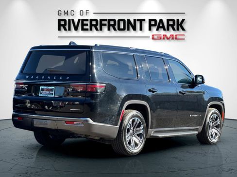 Used 2022 Jeep Wagoneer Series III image 3