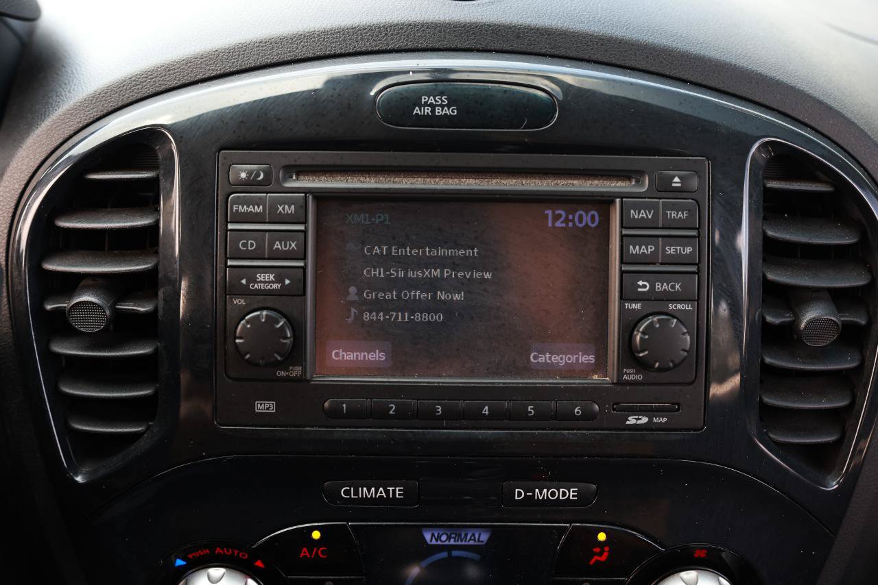Used 2012 Nissan Juke SL FWD image 32