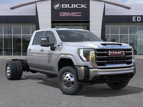New 2026 GMC Sierra 3500 SLE image 7