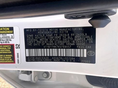 Used 2019 Toyota Camry SE FWD image 19