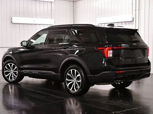 Used 2025 Ford Explorer ST-Line image 5