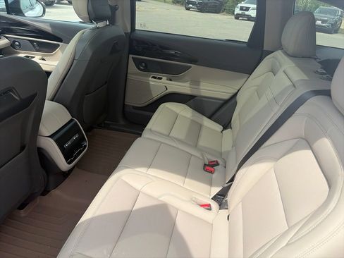 Used 2025 Lincoln Nautilus Premier w/ Equipment Group 102A AWD/4WD image 11