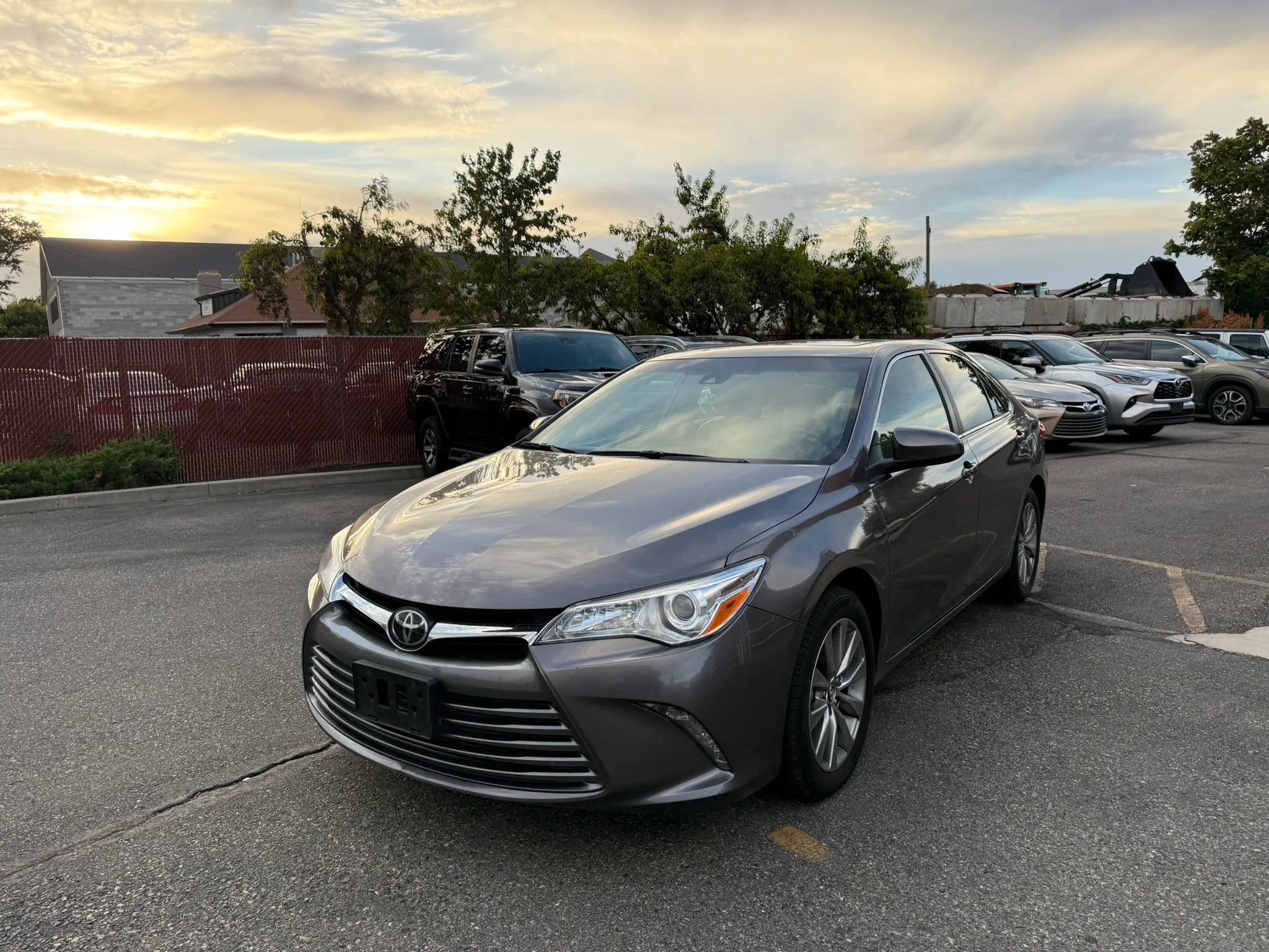 Used 2017 Toyota Camry XLE w/ Moonroof Package FWD image 1
