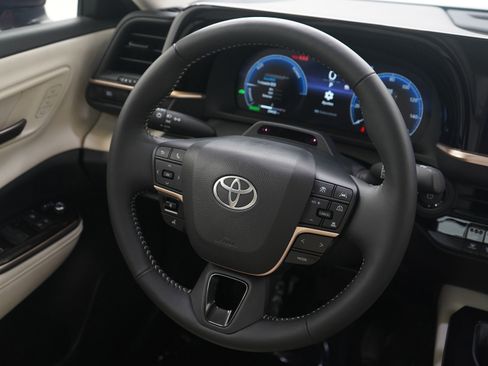 Used 2025 Toyota Crown Limited w/ Advanced Technology Package image 16