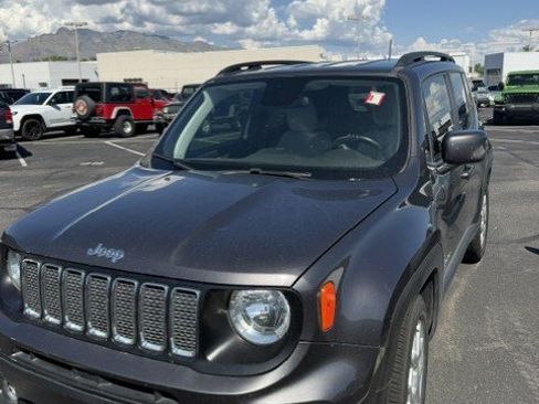 Used 2019 Jeep Renegade Latitude FWD image 1