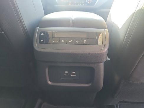 New 2025 Nissan Pathfinder SV w/ Black Appearance Package image 31