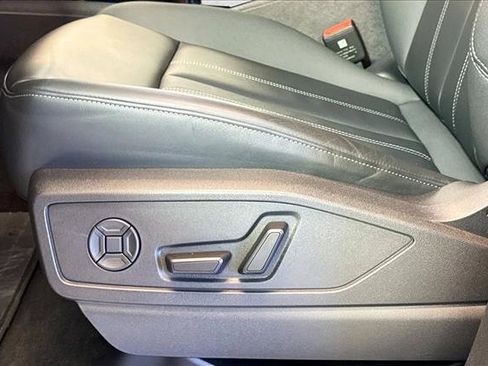 Used 2025 Audi Q5 Premium AWD/4WD image 17