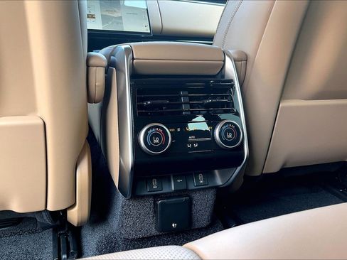 New 2026 Land Rover Range Rover Long Wheelbase SE image 21