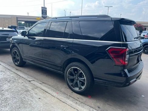 Used 2023 Ford Expedition Limited AWD/4WD image 4