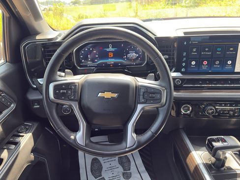 Used 2024 Chevrolet Silverado 1500 LT AWD/4WD image 18