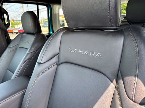 Used 2024 Jeep Wrangler Unlimited Sahara w/ Technology Group image 12