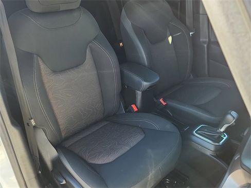 Used 2023 Jeep Renegade Latitude image 13