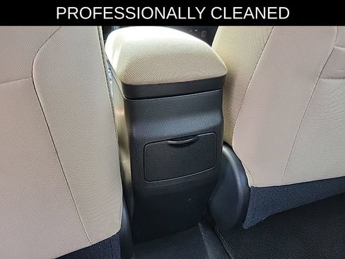 Used 2015 Toyota Corolla LE FWD image 9