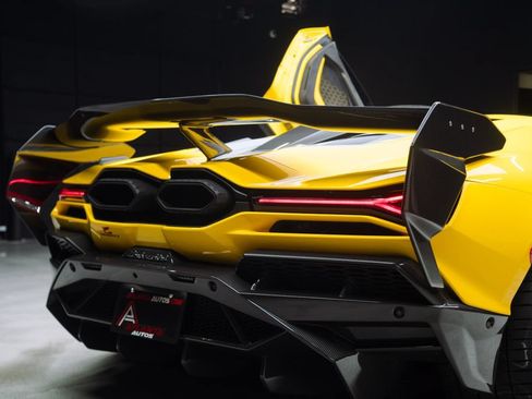 Used 2024 Lamborghini Revuelto AWD/4WD image 23