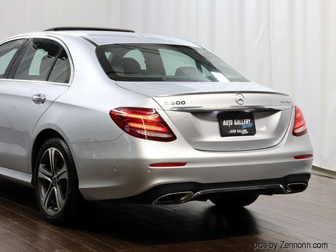 Used 2017 Mercedes-Benz E 300 4MATIC image 8