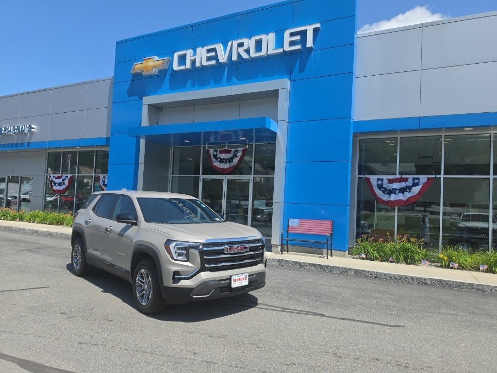 Certified 2025 GMC Terrain Elevation w/ Technology Package II AWD/4WD image 1