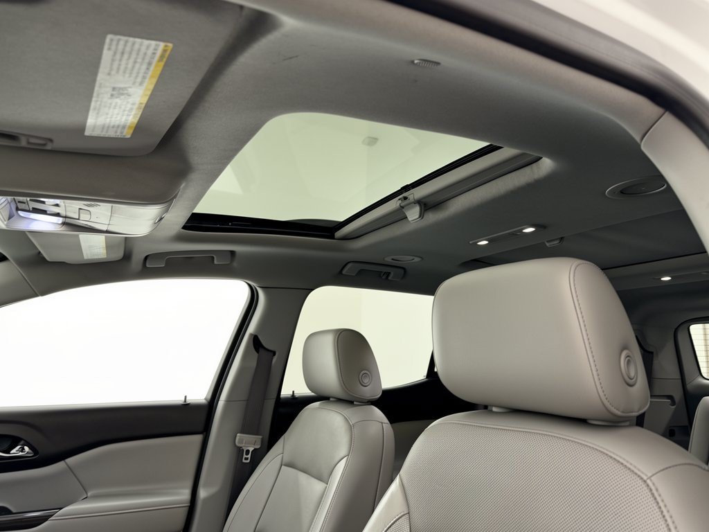 Used 2017 GMC Acadia SLT FWD image 27