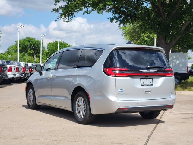 New 2026 Chrysler Pacifica Select FWD image 4
