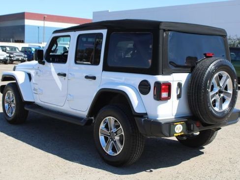 Used 2022 Jeep Wrangler Unlimited Sahara AWD/4WD image 6