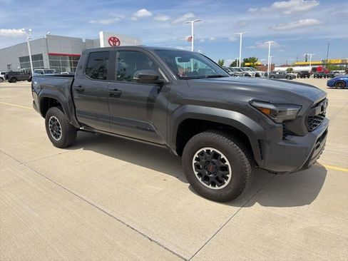 Used 2024 Toyota Tacoma TRD Off-Road w/ TRD Off Road Upgrade Package AWD/4WD image 5