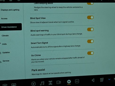 Used 2024 Rivian R1S Adventure image 40