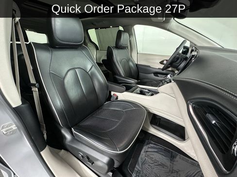 Used 2024 Chrysler Pacifica Limited FWD image 6