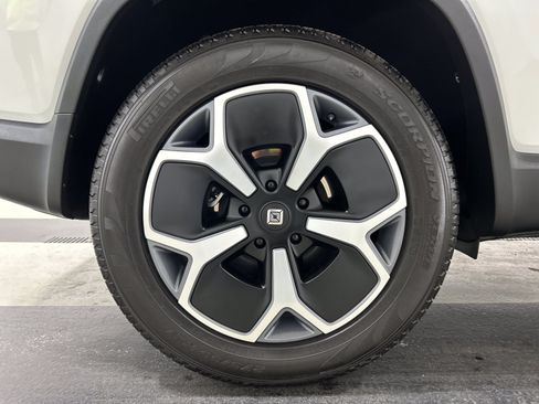 Used 2024 Rivian R1S Adventure AWD/4WD image 12