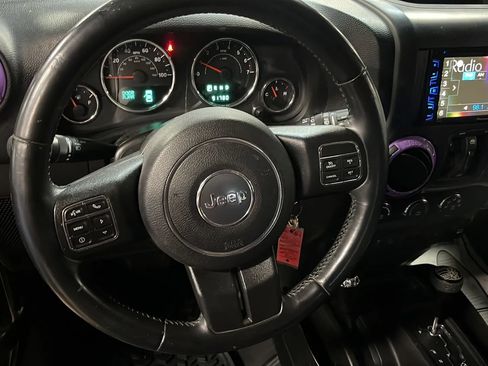 Used 2014 Jeep Wrangler Unlimited Sahara w/ Connectivity Group AWD/4WD image 21