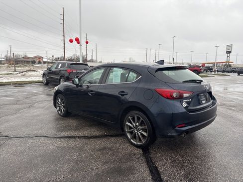 Used 2018 MAZDA MAZDA3 Touring image 3