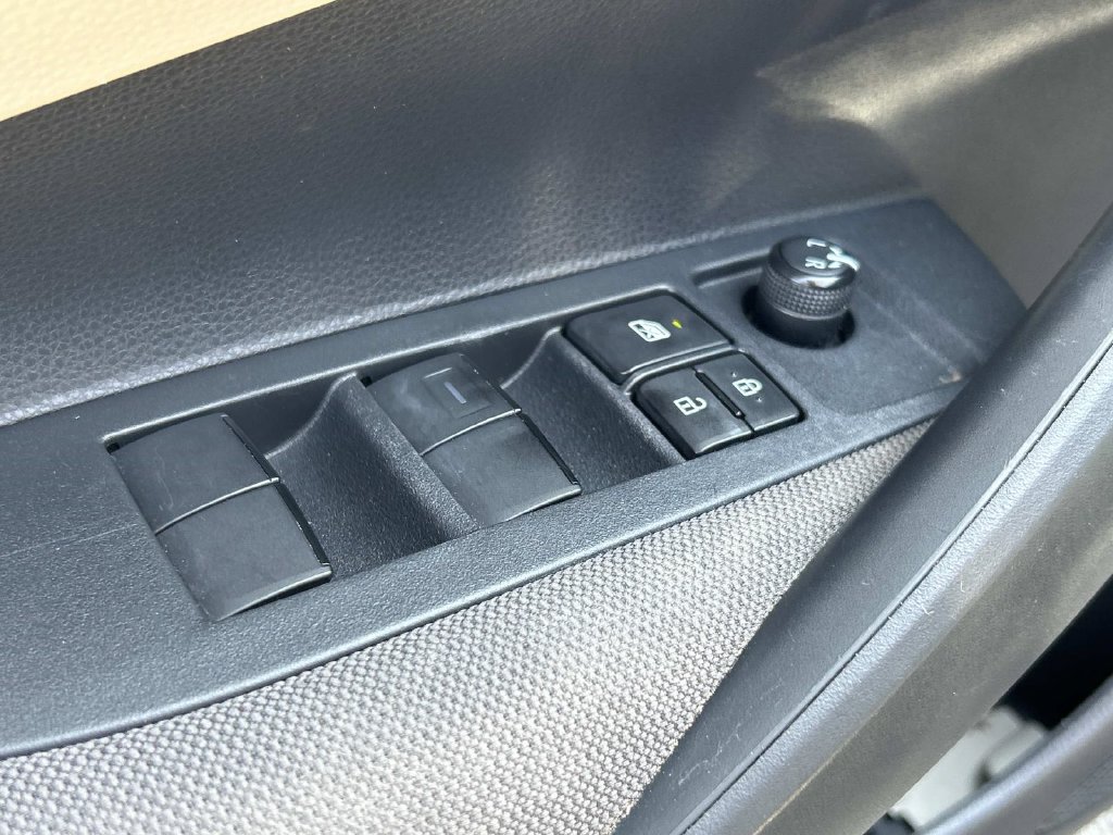 Used 2021 Toyota Corolla LE FWD image 15
