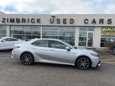 Used 2023 Toyota Camry SE w/ Blackout Package (TMS) image 2