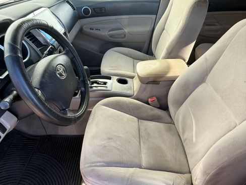 Used 2005 Toyota Tacoma PreRunner image 5