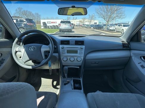 Used 2011 Toyota Camry LE image 18