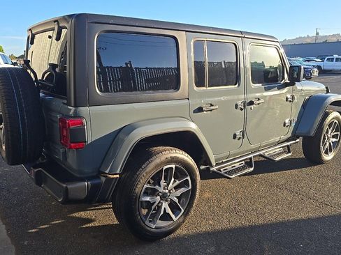 Used 2024 Jeep Wrangler Unlimited w/ Convenience Group AWD/4WD image 4