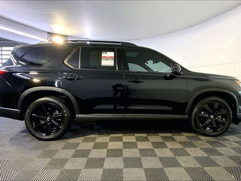 Used 2025 Honda Pilot Black Edition image 8