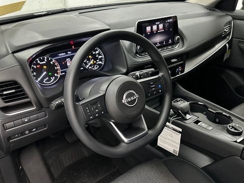 Used 2024 Nissan Rogue SV image 21
