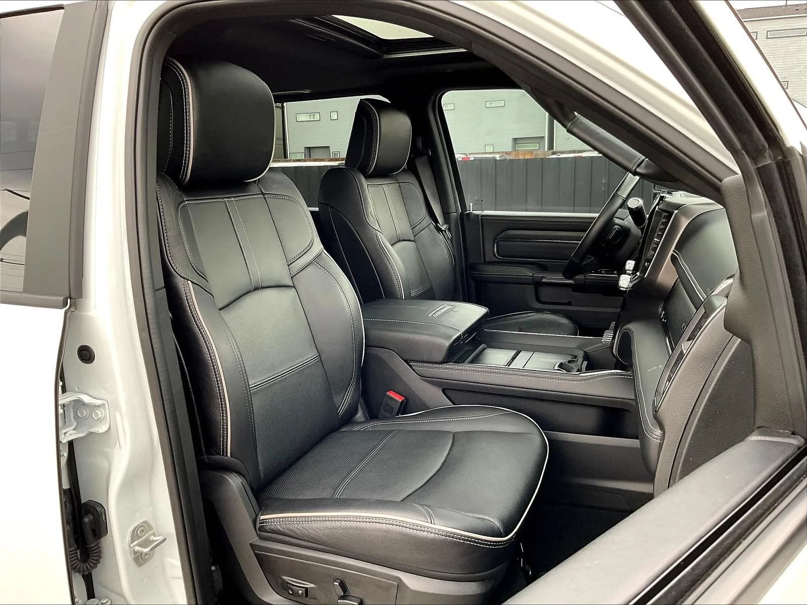 Used 2024 RAM 2500 Limited AWD/4WD image 12