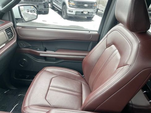 Used 2024 Ford Expedition Limited image 25