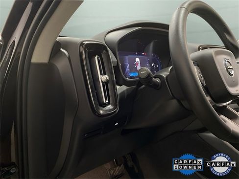 Used 2025 Volvo XC40 B5 Plus image 16