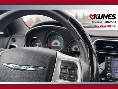 Used 2012 Chrysler 200 Limited FWD image 28