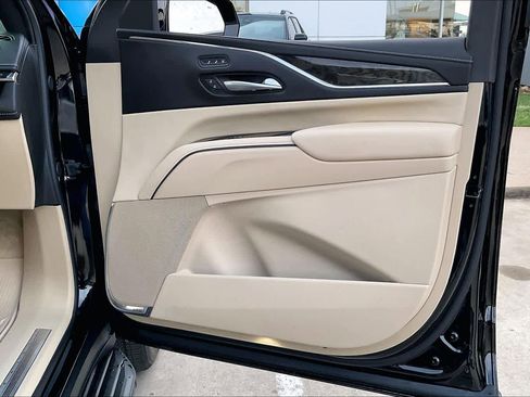 Used 2024 Cadillac Escalade Premium Luxury image 23