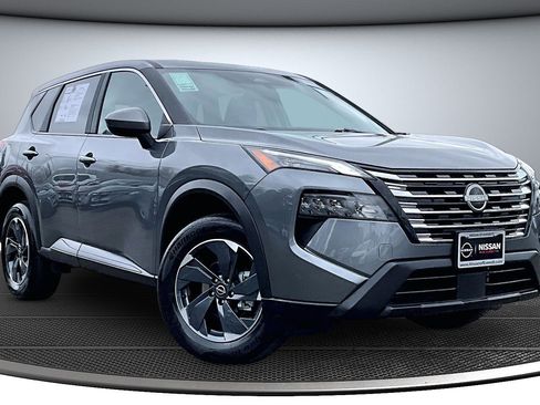 Used 2025 Nissan Rogue SV image 1