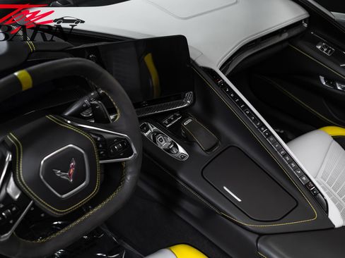 Used 2021 Chevrolet Corvette Stingray Premium Conv w/ Z51 Performance Package RWD image 36