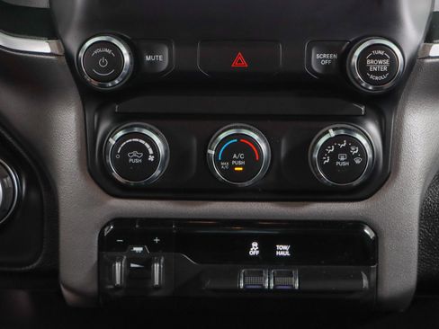 Used 2024 RAM 2500 Big Horn AWD/4WD image 21