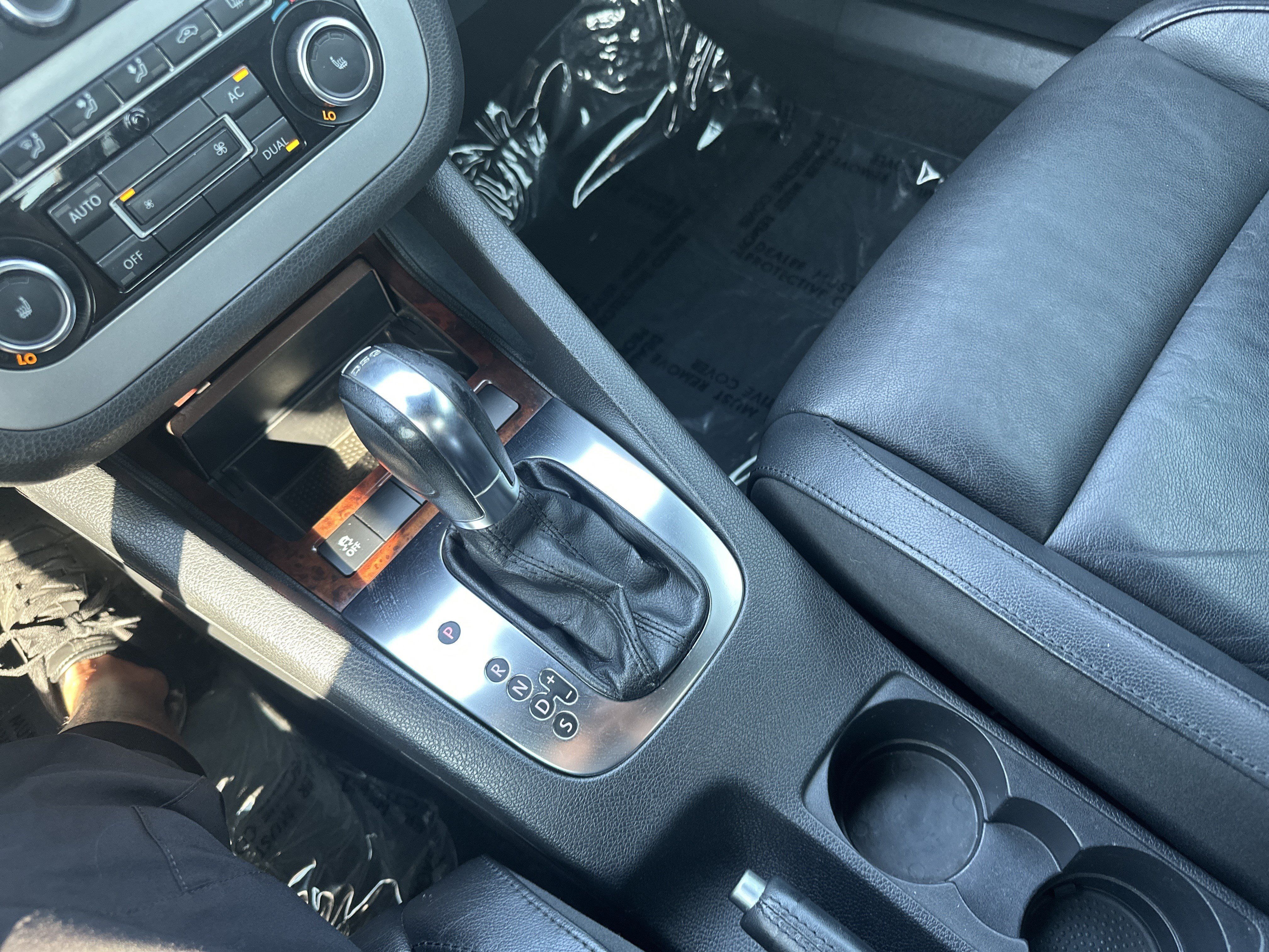 Used 2012 Volkswagen Eos Lux FWD image 26