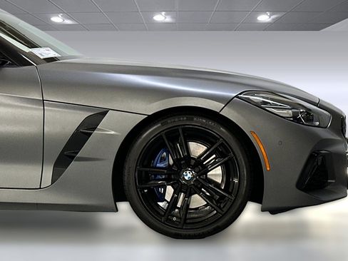 Used 2022 BMW Z4 M40i w/ Premium Package image 31