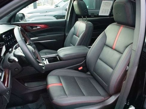 Certified 2024 Chevrolet Traverse RS image 29