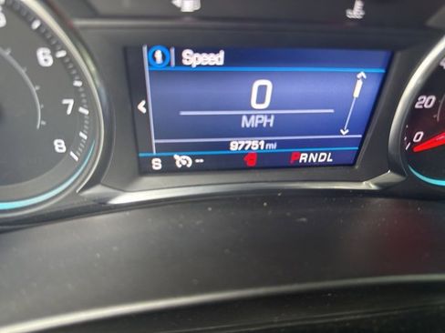 Used 2019 Chevrolet Equinox LT w/ Driver Convenience Package image 17