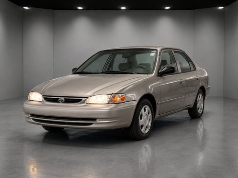 Used 2000 Toyota Corolla CE FWD image 1