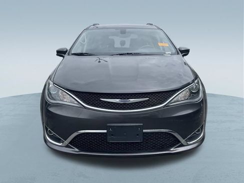 Used 2020 Chrysler Pacifica Touring-L FWD image 9